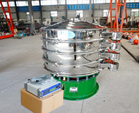 超聲波振動(dòng)篩主要采用超聲波換能器，利用換能器的工作原理能夠減少物料的堵網(wǎng)情況，提高篩分產(chǎn)量。